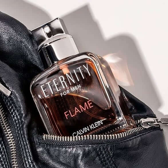 CK Calvin Klein  Eternity Flame For men EDT น้ำหอมผู้ชายกลิ่นหอมสดชื่นแต่อบอุ่น ที่สะท้อนถึงพลังของแสงอาทิตย์ประกายสีส้มบนท้องฟ้า ขับมนต์เสน่ห์อันแสนเย้ายวนของกลิ่นอายธรรมชาติ กับความเร่าร้อนของเปลวเพลิงได้อย่างลงตัว 